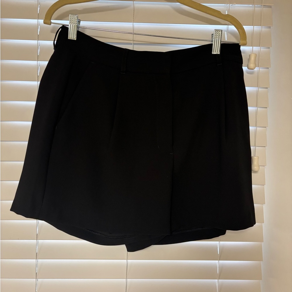 Express Elegant Black Women's Skorts